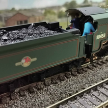 Load image into Gallery viewer, Hornby BR 4-6-0 Class N15 Locomotive - Renumbered and Re-named - No. 30453 - DCC Ready - OO Gauge
