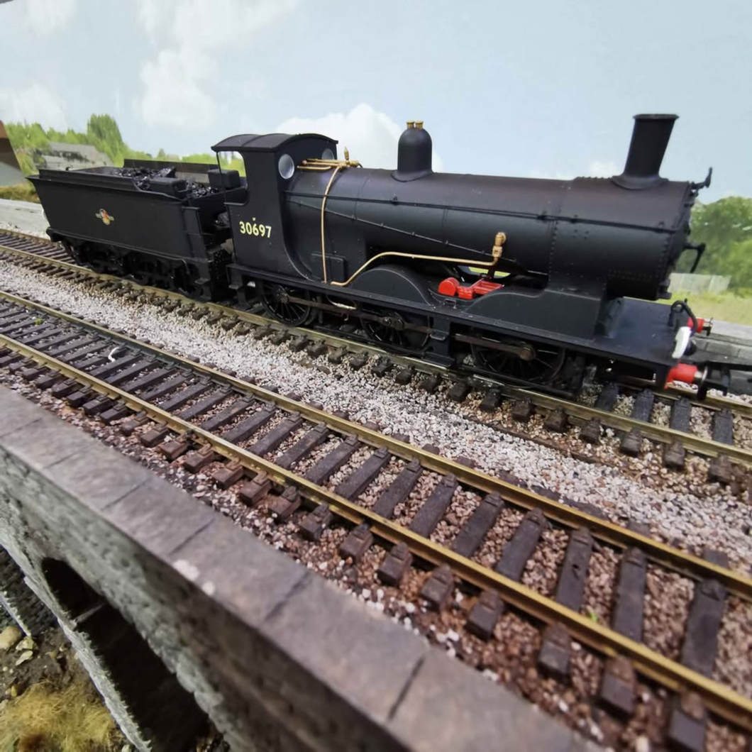 Hornby R3421 Early BR 0-6-0 Drummond 700 Class Locomotive - OO Gauge - DCC Ready