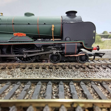 Load image into Gallery viewer, Hornby Schools Class 8P Locomotive - Brighton - in BR Green - No. 30915 - OO Gauge - DCC Fitted
