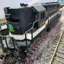 Load image into Gallery viewer, Atlas SD35 Diesel Locomotive No. 3096 - HO Gauge - Analogue
