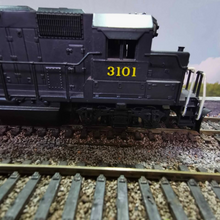 Load image into Gallery viewer, Atlas GP40 Diesel Locomotive No. 3101 - HO Gauge - Analogue
