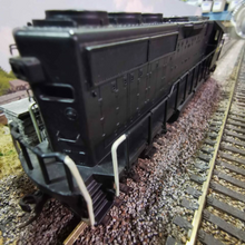 Load image into Gallery viewer, Atlas GP40 Diesel Locomotive No. 3101 - HO Gauge - Analogue
