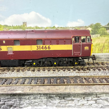 Load image into Gallery viewer, Class 31 - 31466 - With Lights - EWS Maroon Livery - Locomotive - OO Gauge - DCC Fitted
