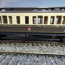 Load image into Gallery viewer, Hornby - GWR - 3rd Class - Clerestory Corridor Coach - No. 3162 - OO Gauge
