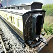 Load image into Gallery viewer, Hornby - GWR - 3rd Class - Clerestory Corridor Coach - No. 3162 - OO Gauge
