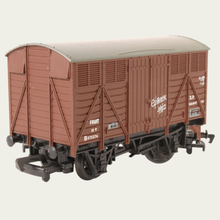 Load image into Gallery viewer, Bachmann Branchline - 33-200 - 12T Fruit Van - BR Brown Livery - B875274 - OO Gauge
