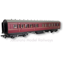 Load image into Gallery viewer, Bachmann - 34-250 - 57' - Ex-LMS - Panelled First and Second Class Corridor Coach - M3565M - BR Maroon Livery - OO Gauge
