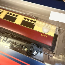 Load image into Gallery viewer, Bachmann - Unopened- 34-379 - Thompson 63' - SK Standard Corridor - 2nd Coach - BR Crimson &amp; Cream - E1011E - OO Gauge
