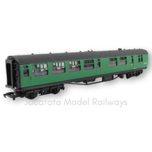 Load image into Gallery viewer, Bachmann - 34-501 - 63' Bulleid 2nd Class - Corridor - Open - Brake Coach - S3948S - BR Southern Region Malachite Green Livery - OO Gauge
