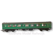 Load image into Gallery viewer, Bachmann - 34-550B - 63' Bulleid Corridor Composite Coach - S5810S - BR Green (Yellow 1st Line) Livery - OO Gauge

