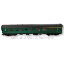 Load image into Gallery viewer, Bachmann - 34-550B - 63' Bulleid Corridor Composite Coach - S5810S - BR Green (Yellow 1st Line) Livery - OO Gauge
