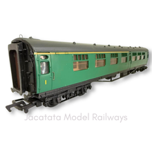Load image into Gallery viewer, Bachmann - 34-550B - 63' Bulleid Corridor Composite Coach - S5810S - BR Green (Yellow 1st Line) Livery - OO Gauge
