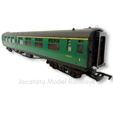 Load image into Gallery viewer, Bachmann - 34-550B - 63' Bulleid Corridor Composite Coach - S5810S - BR Green (Yellow 1st Line) Livery - OO Gauge
