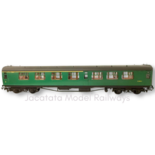 Load image into Gallery viewer, Bachmann - 34-550B - 63' Bulleid Corridor Composite Coach - S5810S - BR Green (Yellow 1st Line) Livery - OO Gauge
