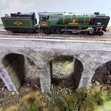 Load image into Gallery viewer, Triang Hornby-Dublo 4-6-2 S.R. West Country Locomotive - Barnstaple - No. 34005 - HO/OO Gauge
