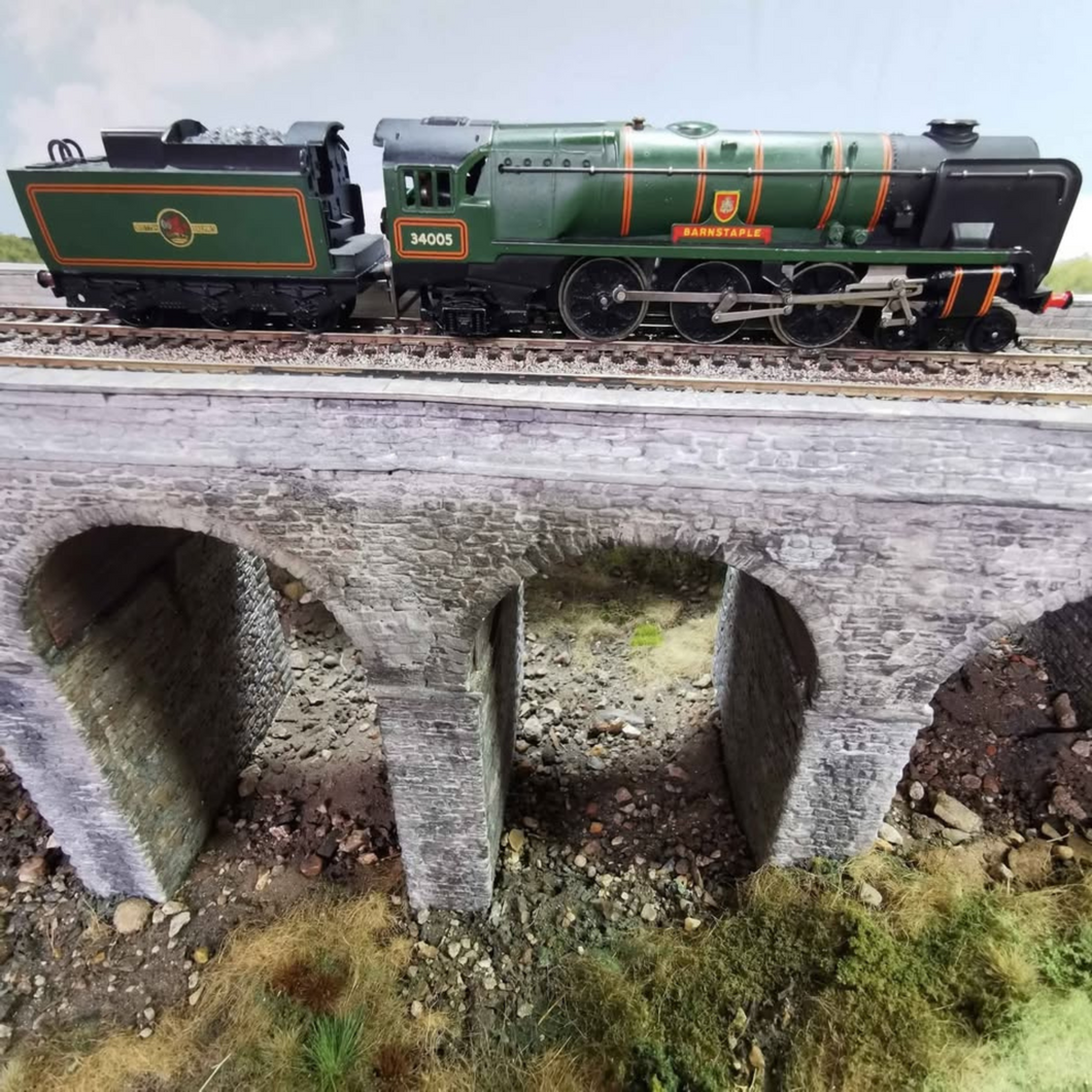 Triang Hornby-Dublo 4-6-2 S.R. West Country Locomotive - Barnstaple - No. 34005 - HO/OO Gauge