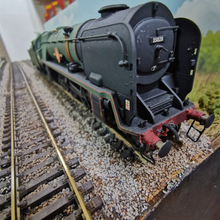 Load image into Gallery viewer, Hornby Class 8P 4-6-2 Merchant Navy Locomotive &#39;Clan Line&#39; Numbered 35028 - DCC Fitted
