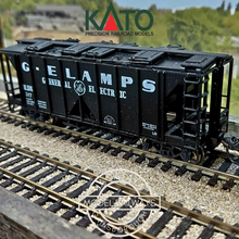 Load image into Gallery viewer, Kato - 38-0202 - Built and Completed - Rake of 3 - AC &amp; F - 70 Ton Covered Hoppers - G-E Lamps - No's. 317 &amp; 318 - HO Gauge
