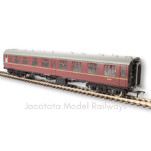 Load image into Gallery viewer, Bachmann - 39-026E - Mk1 - SK Corridor Coach - M24911 - BR Maroon Livery - OO Gauge
