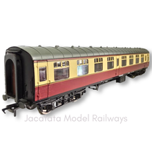 Load image into Gallery viewer, Bachmann - 39-027B - BR1 Mk1 - SK - 2nd Class - Corridor Coach - BR Crimson &amp; Cream - E24813 - OO Gauge
