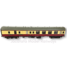 Load image into Gallery viewer, Bachmann - 39-077A - Mk1 BSK - Brake - Standard Corridor Coach - BR Crimson &amp; Cream - E34226 - OO Gauge
