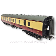 Load image into Gallery viewer, Bachmann - 39-077A - Mk1 BSK - Brake - Standard Corridor Coach - BR Crimson &amp; Cream - E34226 - OO Gauge
