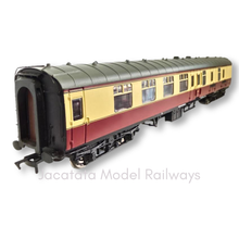 Load image into Gallery viewer, Bachmann - 39-077A - Mk1 BSK - Brake - Standard Corridor Coach - BR Crimson &amp; Cream - E34226 - OO Gauge
