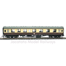Load image into Gallery viewer, Bachmann - 39-129 - BR Mk1 - CK Composite Corridor Coach - W15770 - BR WR Chocolate &amp; Cream Livery - OO Gauge
