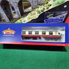Load image into Gallery viewer, Bachmann - BR MK1 FK First Corridor Coach - Crimson &amp; Cream - OO Gauge - 39-152C
