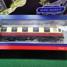 Load image into Gallery viewer, Bachmann - BR MK1 FK First Corridor Coach - Crimson &amp; Cream - OO Gauge - 39-152C
