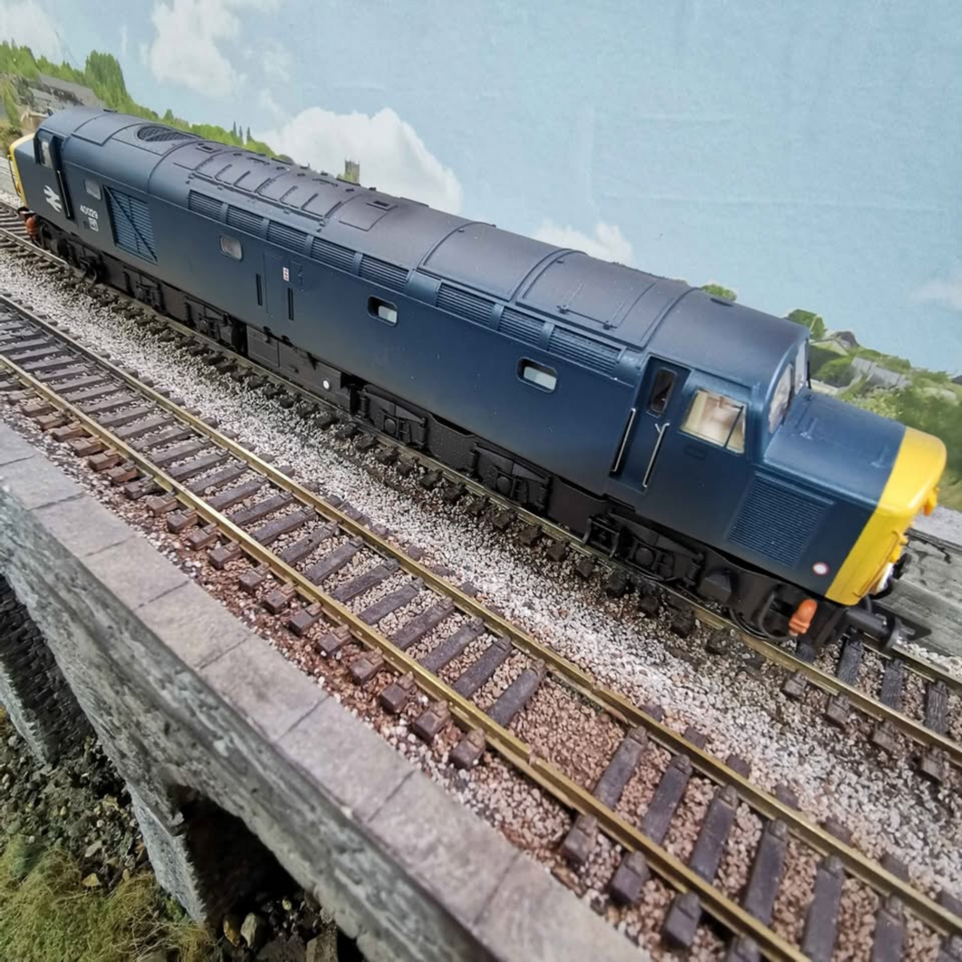 Class 40 Diesel Locomotive in BR Blue with Indicator Discs - No. 40029 - Weathered - Analogue - Bachmann - OO Gauge