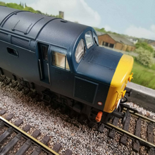 Load image into Gallery viewer, Class 40 Diesel Locomotive in BR Blue with Indicator Discs - No. 40029 - Weathered - Analogue - Bachmann - OO Gauge
