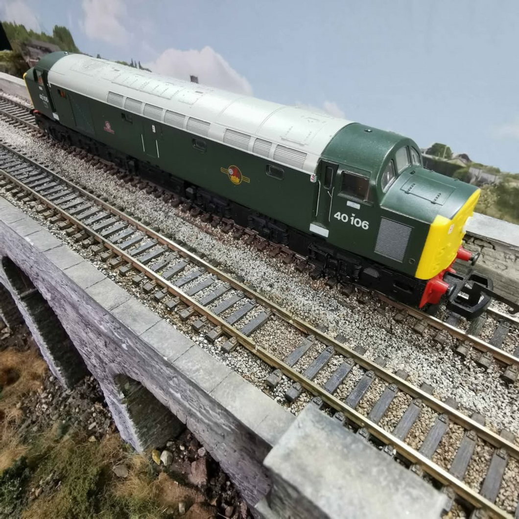 Lima Class 47 Diesel Locomotive - Atlantic Conveyor - BR Green - No. 40106 - 00 Gauge - Analogue