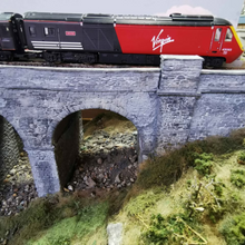 Load image into Gallery viewer, Class 43 Hornby Virgin 125 Three Car Set - OO Gauge - Analogue
