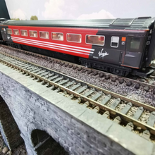 Load image into Gallery viewer, Class 43 Hornby Virgin 125 Three Car Set - OO Gauge - Analogue
