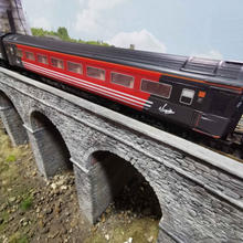 Load image into Gallery viewer, Class 43 Hornby Virgin 125 Three Car Set - OO Gauge - Analogue
