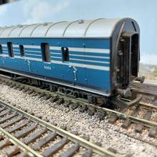 Load image into Gallery viewer, R4218 Hornby LMS Coronation Scot Brake 1st Class Coach - 5052 - LMS Garter Blue - OO Gauge
