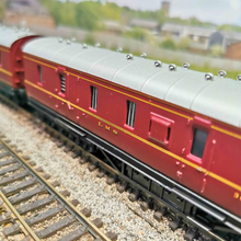 Load image into Gallery viewer, Pair Of Mainline - 50' Parcels Vans - BG - LMS Maroon Livery - OO Gauge
