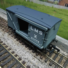 Load image into Gallery viewer, Mainline - LMS Ventilated Van - No. 511476 - OO Gauge
