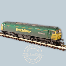 Load image into Gallery viewer, Graham Farish - Bachmann - 371-651A - Class 57/0 Locomotive - Freightliner Explorer - Freightliner Livery - 57008 - Weathered - N Gauge - DCC Ready - 6 Pin Socket
