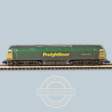 Load image into Gallery viewer, Graham Farish - Bachmann - 371-651A - Class 57/0 Locomotive - Freightliner Explorer - Freightliner Livery - 57008 - Weathered - N Gauge - DCC Ready - 6 Pin Socket
