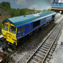 Load image into Gallery viewer, Hornby Freightliner Class 66 Locomotive - Bill Bolsover - Bardon Aggregates Livery - No. 66623 - 00 Gauge - DCC Ready
