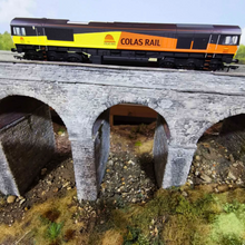Load image into Gallery viewer, OO Gauge Hornby Class 66 Diesel Electric Locomotive in &#39;Colas&#39; Livery - No. 66843 - DCC Ready
