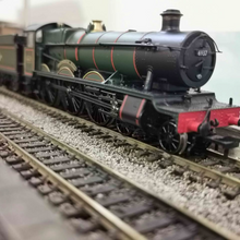 Load image into Gallery viewer, OO Gauge Hornby Hall Class 4-6-0 BR Green Locomotive &#39;Conyngham Hall&#39; - No 6937 - Analogue
