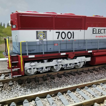 Load image into Gallery viewer, Athearn SD70M EMD Demo Locomtive - No. 7001 - HO Gauge - Analogue
