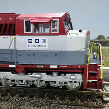 Load image into Gallery viewer, Athearn SD70M EMD Demo Locomtive - No. 7001 - HO Gauge - Analogue
