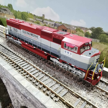 Load image into Gallery viewer, Athearn SD70M EMD Demo Locomtive - No. 7001 - HO Gauge - Analogue
