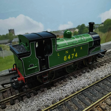 Load image into Gallery viewer, Hornby - Class J83 - Tank Locomotive - LNER Livery - No. 8474 - OO Gauge - Analogue
