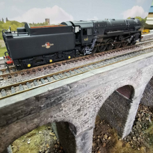 Load image into Gallery viewer, Hornby Late BR Class 9F - Crosti Boiler - Locomotive - No. 92023 - OO Gauge - DCC Ready
