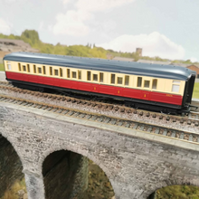 Load image into Gallery viewer, Pair Of OO Gauge Hornby Gresley Coaches - Blood &amp; Custard Livery - Buy one or buy the pair
